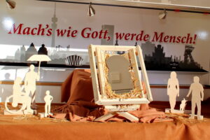 Mach’s wie Gott, werde Mensch!